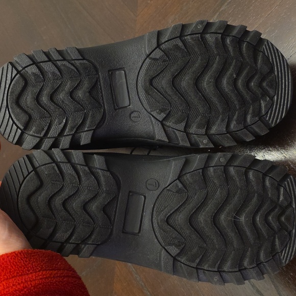 NWT Women's Brown and Black Winter Boots - Picture 3 of 4